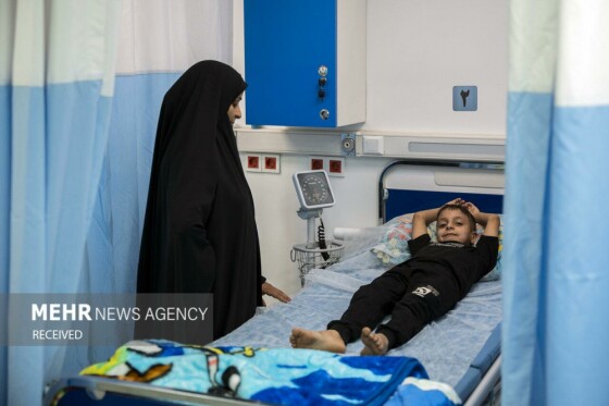 خدمت‌رسانی بیمارستان سیار برکت در عمود ۹۸۹ طریق الحسین (ع)