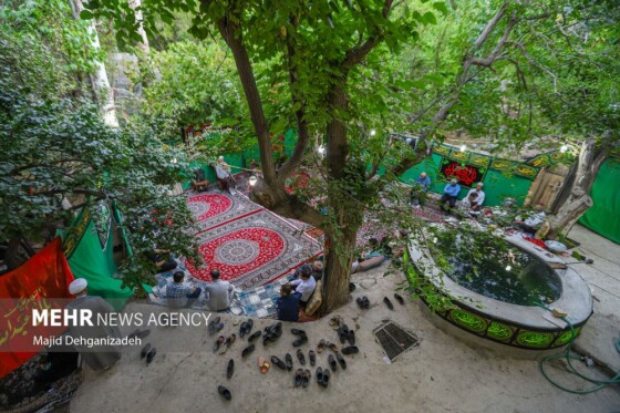 روضه‌خوانی سنتی در روستای منشاد مهریز