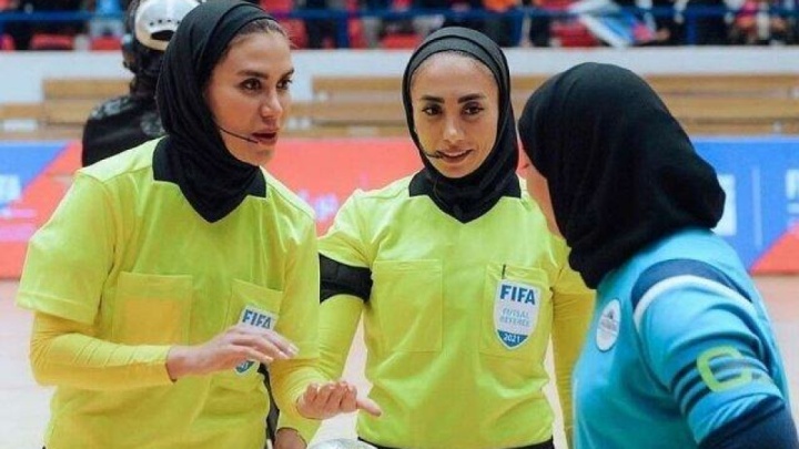 دو داور ایرانی سوت قضاوت دیدارها را می‌زنند