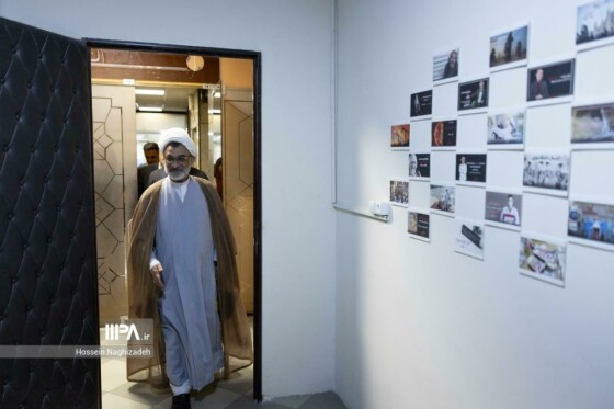 بازدید دبیر شورای عالی انقلاب فرهنگی از روزنامه ایران / حسین نقیزاده