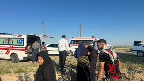 واژگونی پژو ۴۰۵ در اتوبان کاشان-قم ۴ مصدوم برجای گذاشت