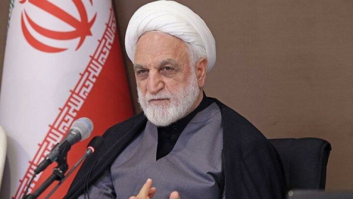 باید نسبت به مسئولان و مقامات صیانت بیشتری داشت