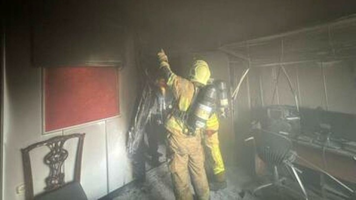 آتش‌سوزی گسترده در یک منزل مسکونی در خیابان خراسان/ سه آتش‌نشان مصدوم شدند