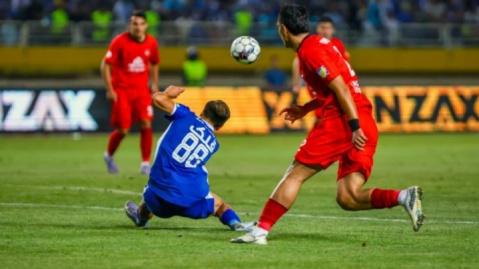 اشتباهات بچهگانه قهرمانی را از استقلال گرفت