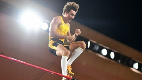 سیزدهمین رکوردشکنی اعجوبه دوومیدانی جهان با ثبت ارتفاع ۶/۲۹