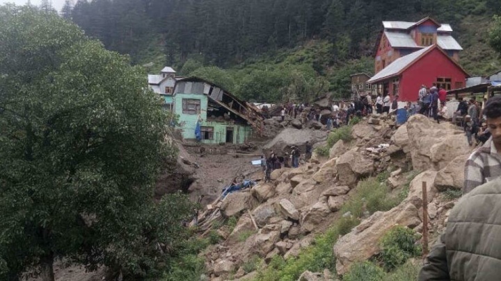 جاری شدن سیل در کشمیر جان ۴۶ نفر را گرفت