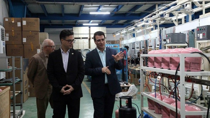 بررسی مشکلات و مسائل سرمایه‌گذاران در بازدید میدانی معاون اقتصادی  و سرمایه گذاری  منطقه آزاد کیش