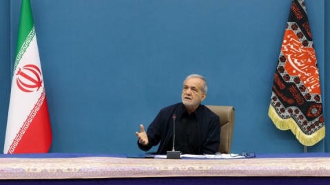 تاکید پزشکیان بر استفاده از نیروهای بومی در اجرای پروژه ها/ مدیر پروازی به درد نمی خورد