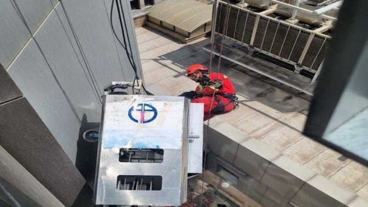 سقوط بالابر در خیابان ولیعصر؛ یک کشته و یک مصدوم بر جای گذاشت