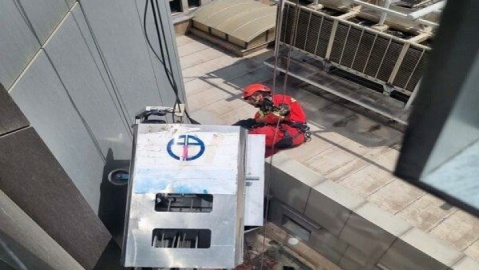 سقوط بالابر در خیابان ولیعصر؛ یک کشته و یک مصدوم بر جای گذاشت