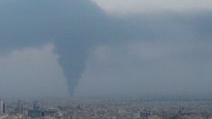 انبار مواد نفتی در بلوار پژوهشگاه تهران آتش گرفت