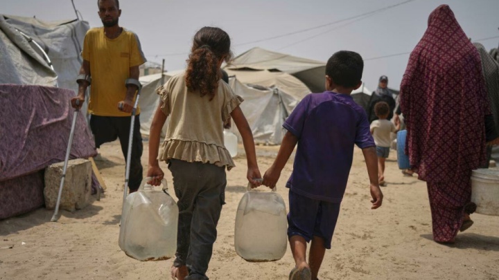 از آب آلوده تا استحمام در دریا؛ روایت زندگی در بی‌آبی غزه