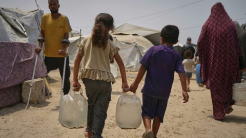 از آب آلوده تا استحمام در دریا؛ روایت زندگی در بیآبی غزه