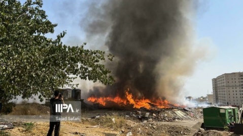 آتش سوزی ضایعات در غرب تهران