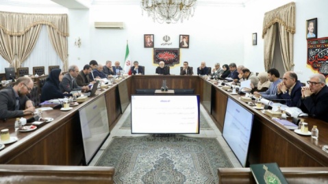 عارف: راهبرد دولت چهاردهم تمرکززدایی و واگذاری اختیارات است