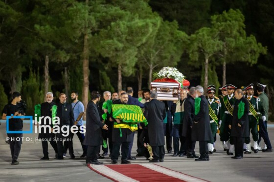 ورود پیکر استاد محمود فرشچیان به اصفهان