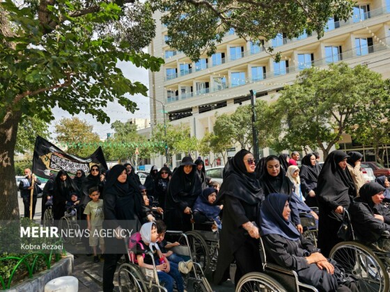 تشرف کاروان عزاداری معلولان به حرم مطهر رضوی