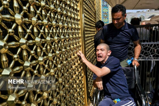 تشرف کاروان عزاداری معلولان به حرم مطهر رضوی