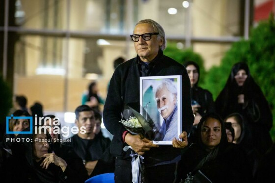 ورود پیکر استاد محمود فرشچیان به اصفهان