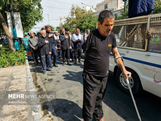 تشرف کاروان عزاداری معلولان به حرم مطهر رضوی