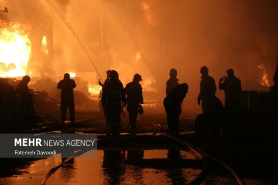 آتش‌سوزی گسترده در انبار روغن خودرو جنوب تهران