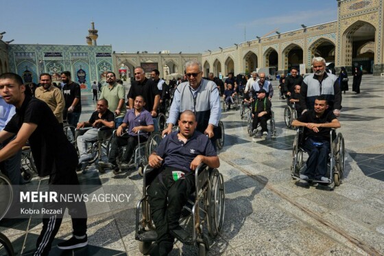 تشرف کاروان عزاداری معلولان به حرم مطهر رضوی