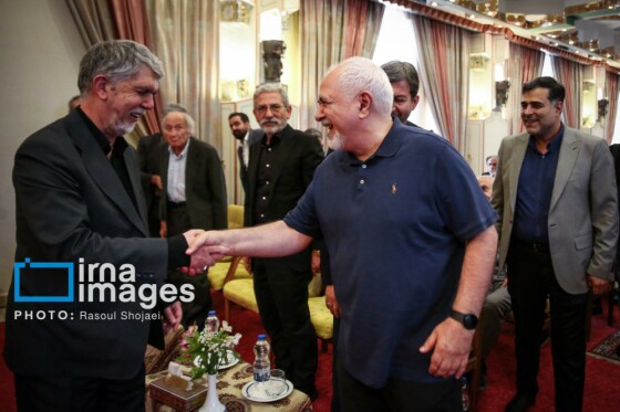 نشست وزیر فرهنگ و ارشاد اسلامی با هنرمندان، پیشکسوتان