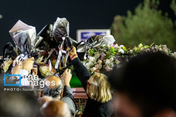 ورود پیکر استاد محمود فرشچیان به اصفهان