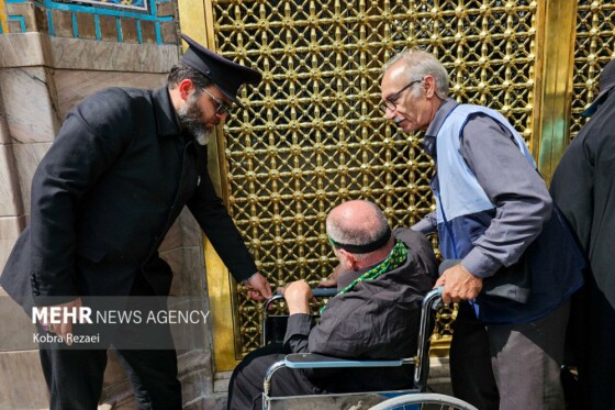 تشرف کاروان عزاداری معلولان به حرم مطهر رضوی