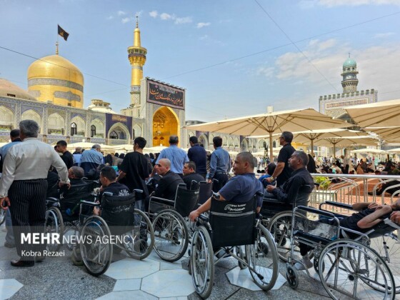 تشرف کاروان عزاداری معلولان به حرم مطهر رضوی
