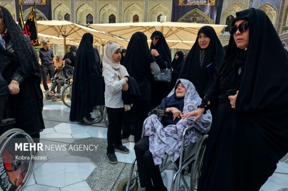 تشرف کاروان عزاداری معلولان به حرم مطهر رضوی