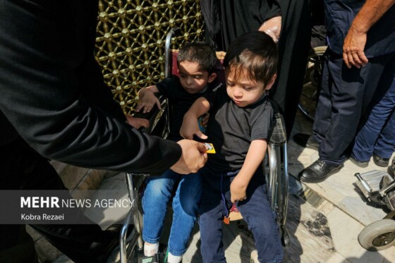 تشرف کاروان عزاداری معلولان به حرم مطهر رضوی