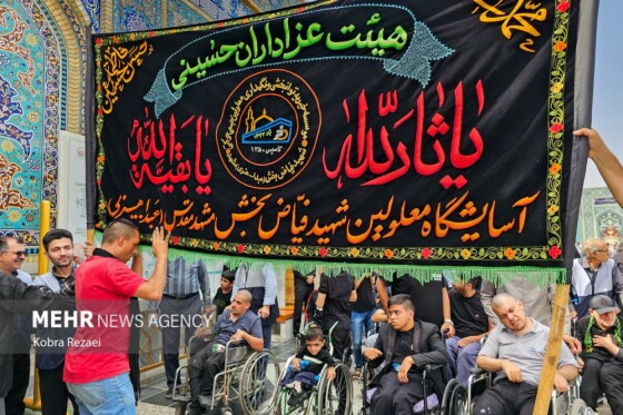 تشرف کاروان عزاداری معلولان به حرم مطهر رضوی