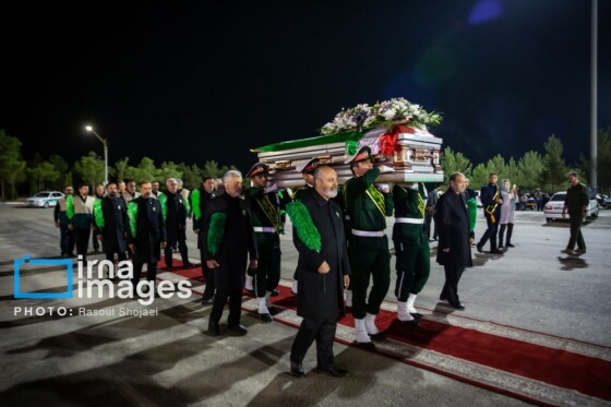 ورود پیکر استاد محمود فرشچیان به اصفهان