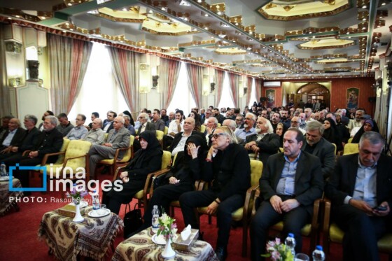 نشست وزیر فرهنگ و ارشاد اسلامی با هنرمندان، پیشکسوتان