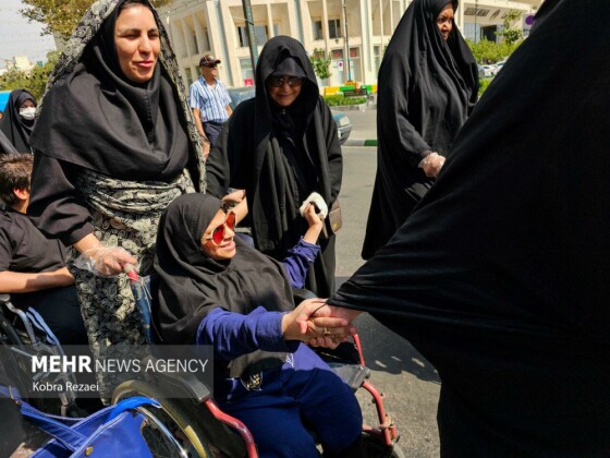 تشرف کاروان عزاداری معلولان به حرم مطهر رضوی