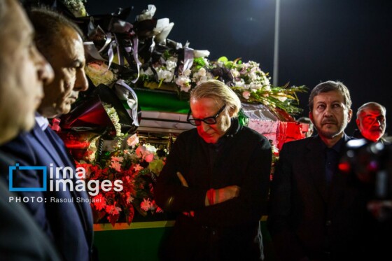 ورود پیکر استاد محمود فرشچیان به اصفهان