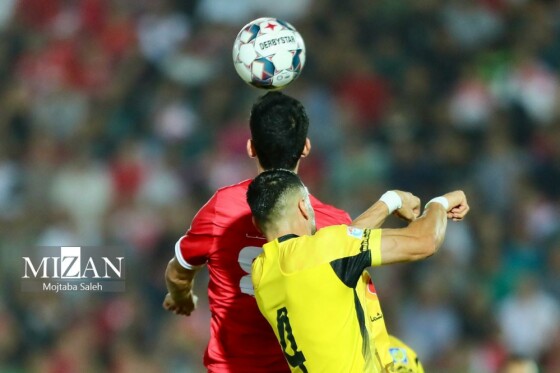 لیگ برتر فوتبال - دیدار تیم‌های پرسپولیس و فجر سپاسی
