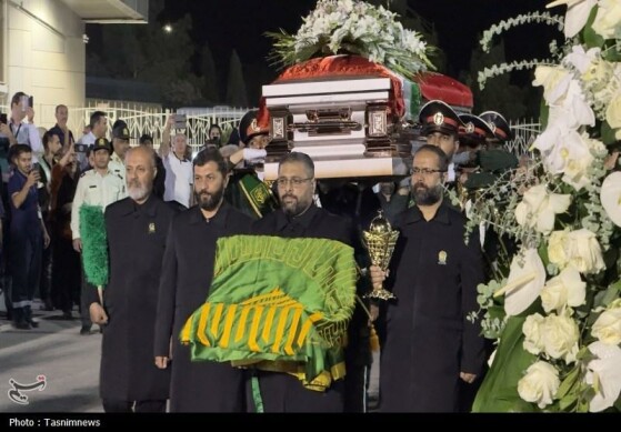 پیکر استاد فرشچیان بامداد امروز دوشنبه ۲۷ مرداد، وارد سرزمین مادری خود اصفهان شد.