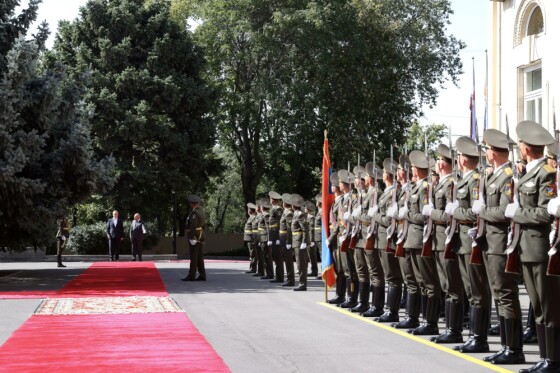 استقبال رسمی نخست وزیر ارمنستان از رئیس جمهور