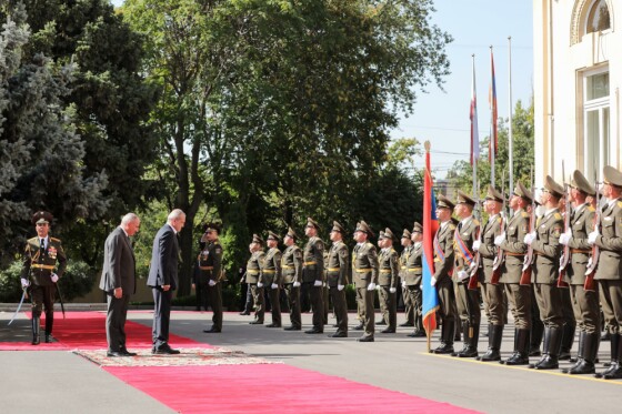 استقبال رسمی نخست وزیر ارمنستان از رئیس جمهور