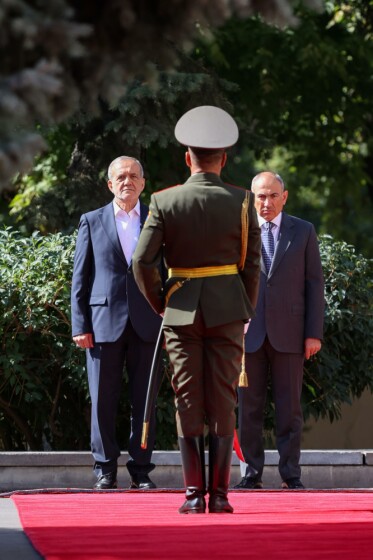 استقبال رسمی نخست وزیر ارمنستان از رئیس جمهور