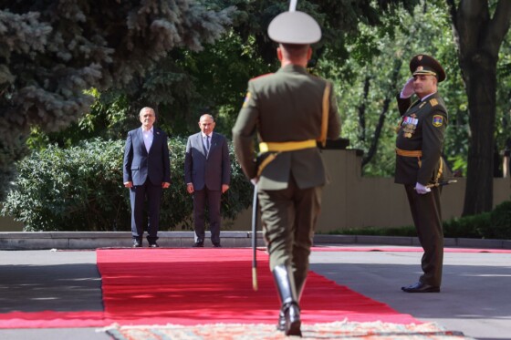 استقبال رسمی نخست وزیر ارمنستان از رئیس جمهور