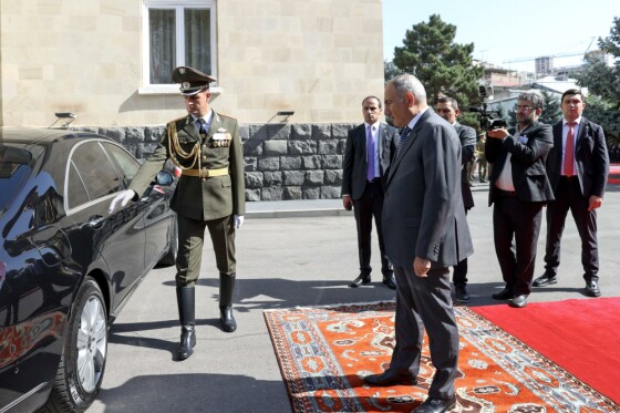 استقبال رسمی نخست وزیر ارمنستان از رئیس جمهور