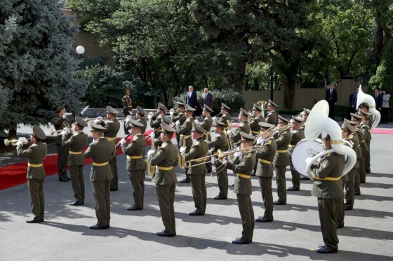 استقبال رسمی نخست وزیر ارمنستان از رئیس جمهور
