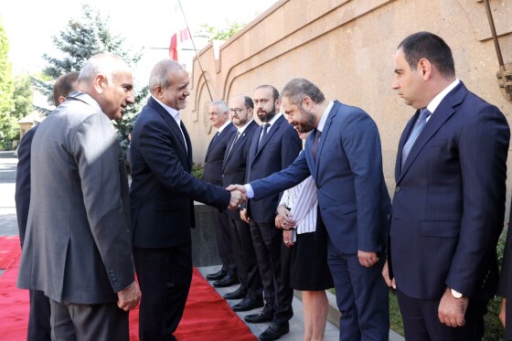 استقبال رسمی نخست وزیر ارمنستان از رئیس جمهور