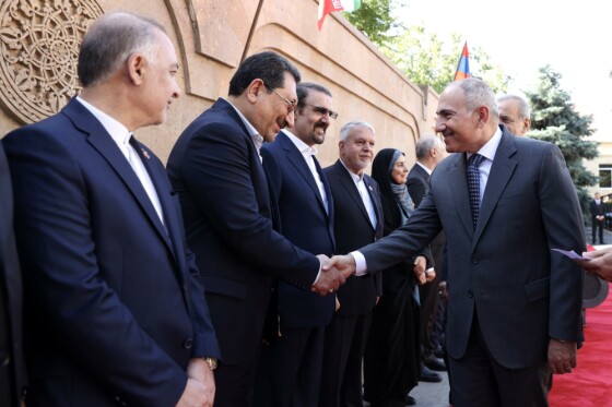 استقبال رسمی نخست وزیر ارمنستان از رئیس جمهور