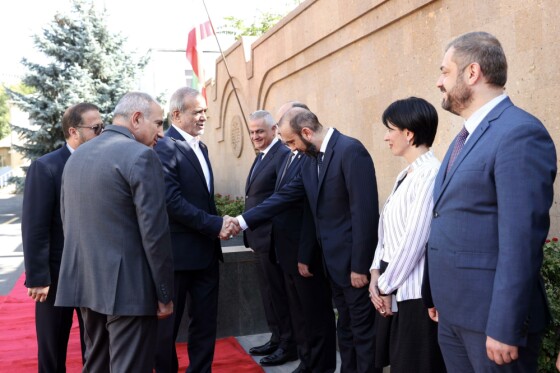 استقبال رسمی نخست وزیر ارمنستان از رئیس جمهور