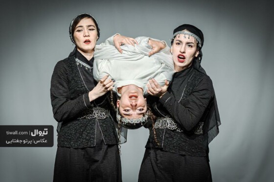 نمایش «آنسوی افسانه»