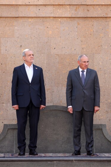 استقبال رسمی نخست وزیر ارمنستان از رئیس جمهور